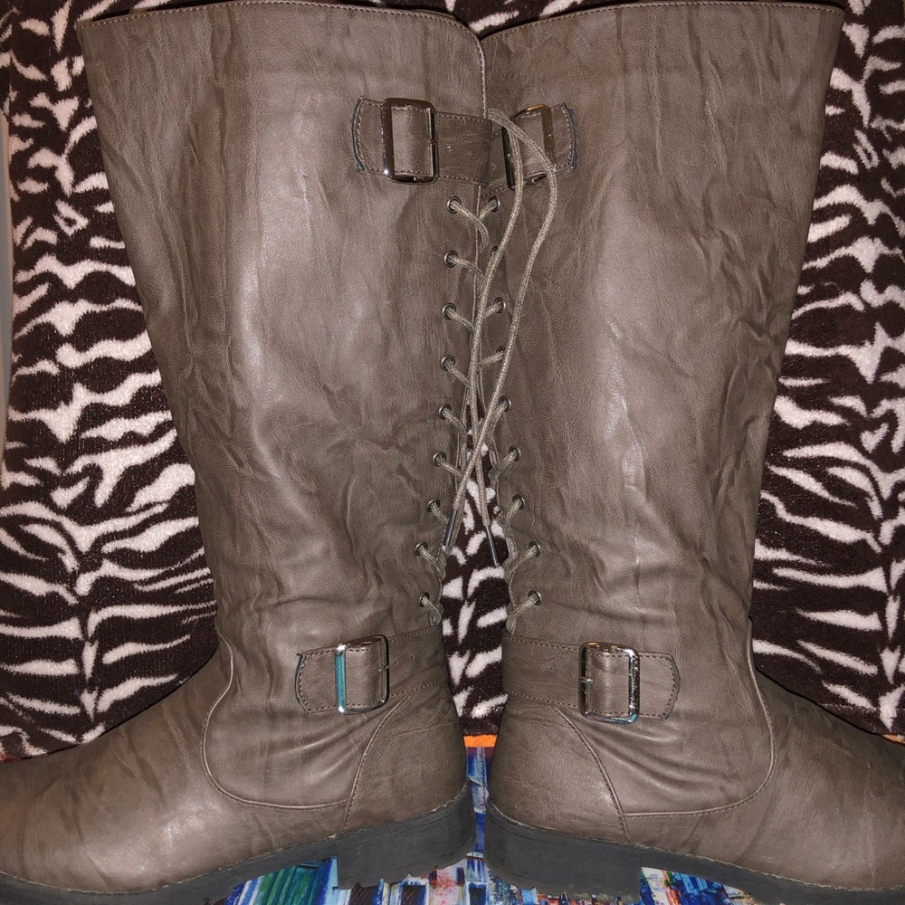 Tall boots 👢 🥰